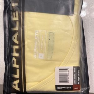Alphalete men’s scoop neck t shirt